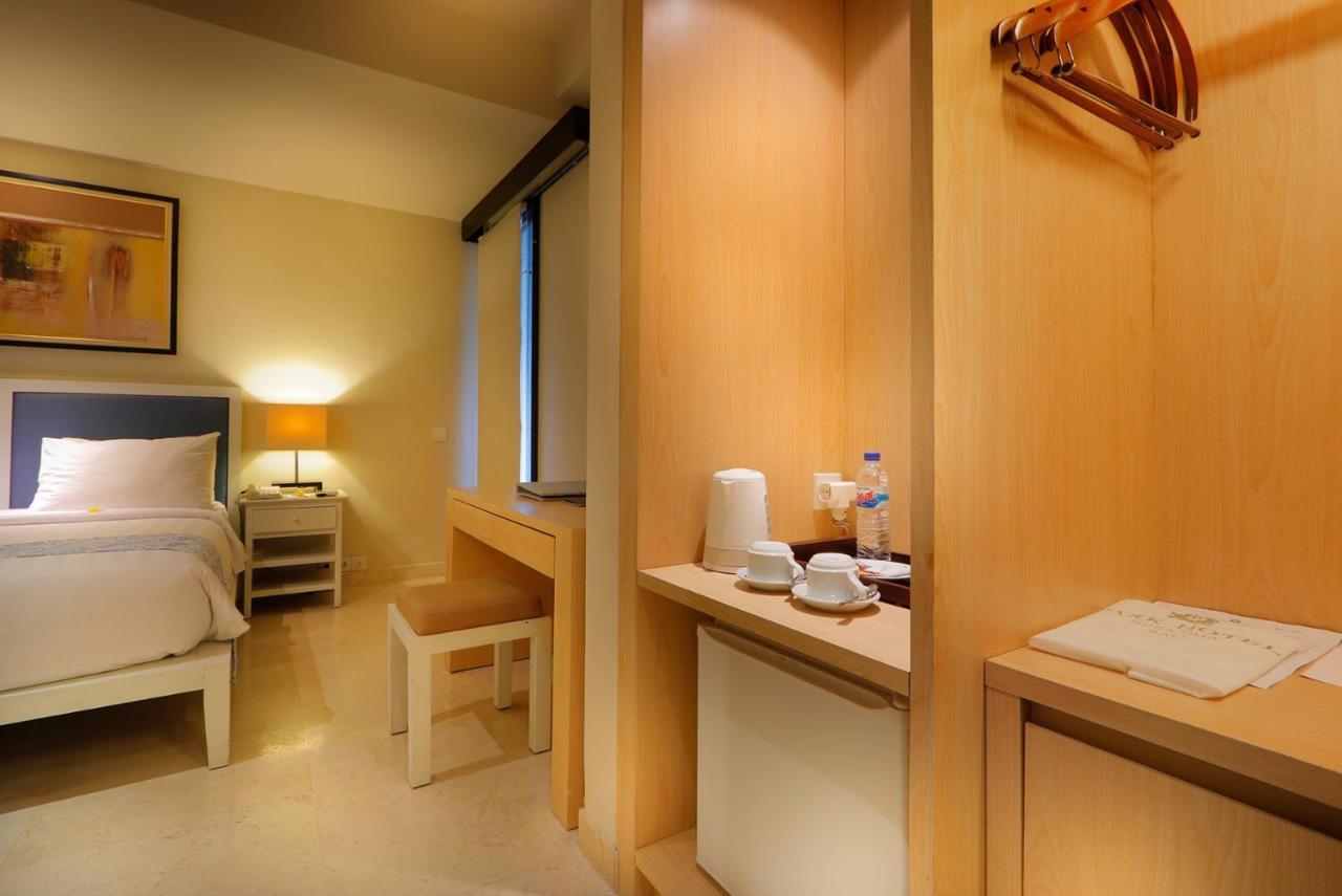 Swiss-Belhotel Bay View Villa Нуса-Дуа Экстерьер фото